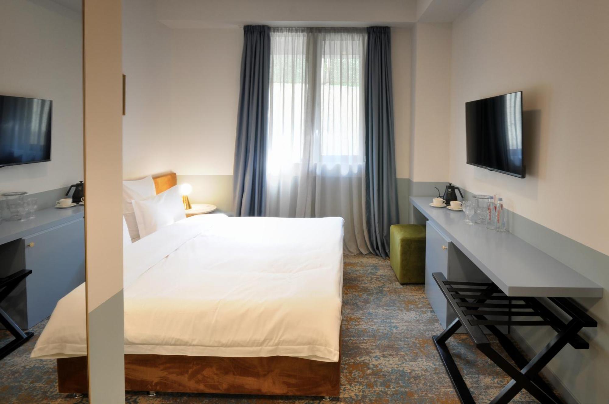 Castor & Pollux Hotel Тбілісі Екстер'єр фото